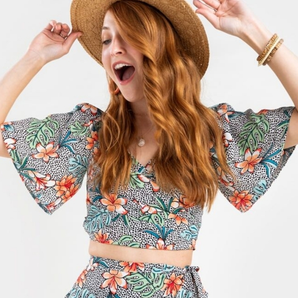 NWT Nordstrom Row A True Wrap Flutter Sleeve Crop Top Dot Tropical Floral XL